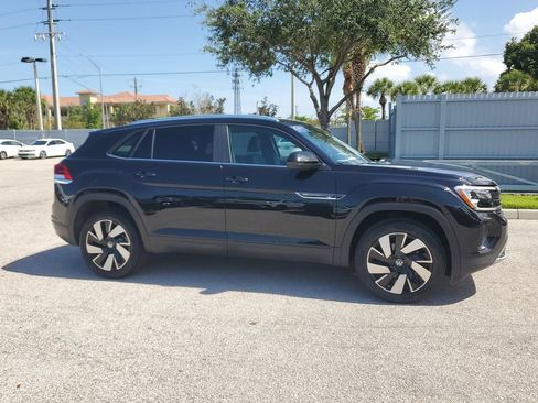 Certified 2024 Volkswagen Atlas Cross Sport SE FWD image 4