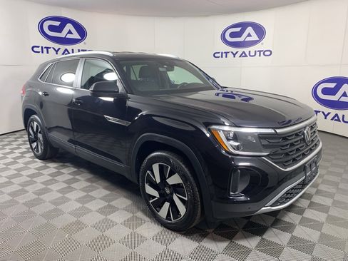 Used 2025 Volkswagen Atlas Cross Sport SE image 1