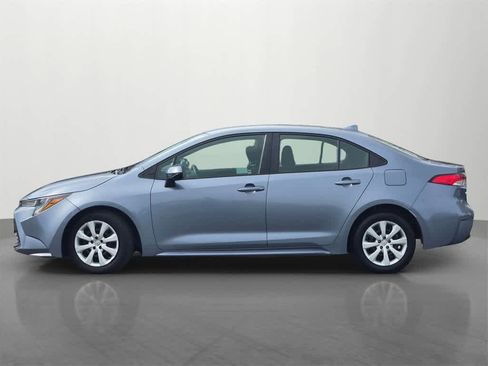 Used 2023 Toyota Corolla LE image 3