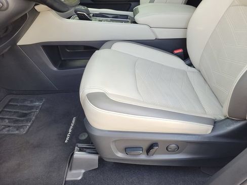 Used 2022 Nissan Pathfinder Platinum w/ Cargo Package FWD image 26