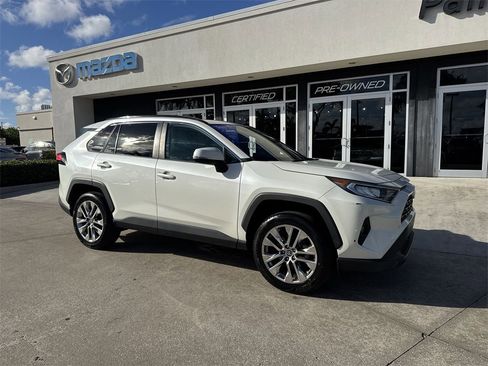 Used 2021 Toyota RAV4 XLE Premium image 7