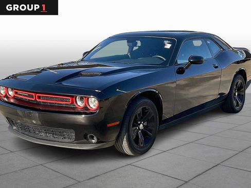Certified 2023 Dodge Challenger SXT image 1