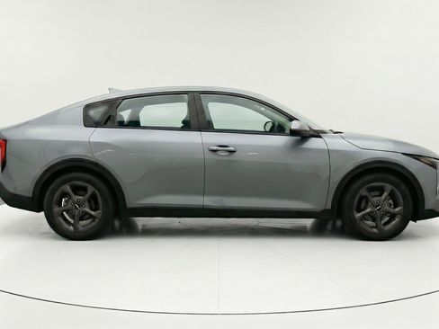 Used 2025 Kia K4 LXS image 11