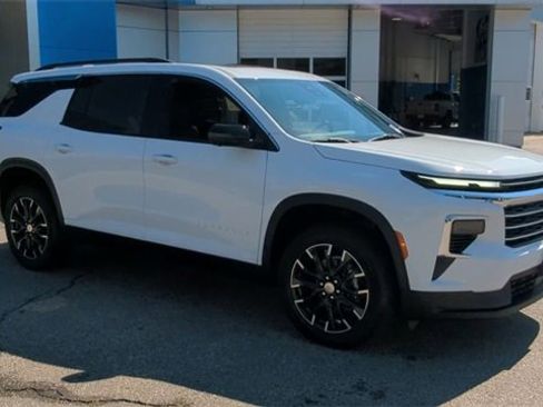 New 2026 Chevrolet Traverse LT w/ Sun and Wheel Package image 2