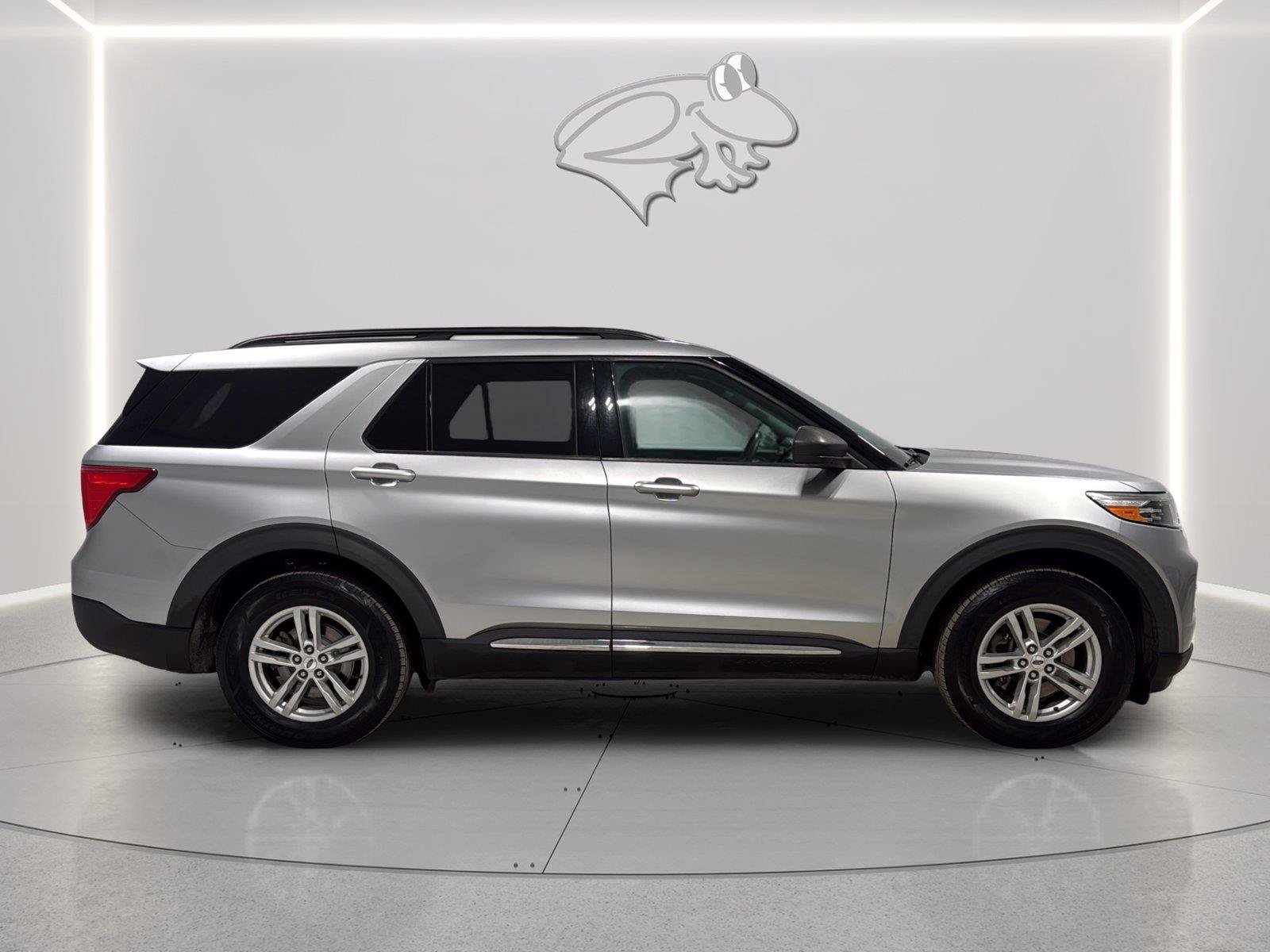 Certified 2021 Ford Explorer XLT w/ Class III Trailer Tow Package AWD/4WD image 6