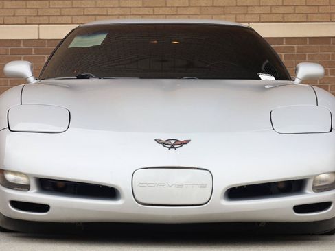 Used 2000 Chevrolet Corvette Coupe w/ Memory Pkg RWD image 6