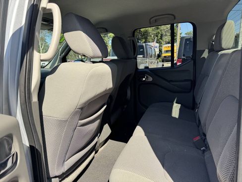 Used 2011 Nissan Frontier SV AWD/4WD image 23