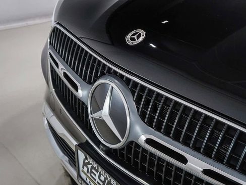 Used 2025 Mercedes-Benz GLC 300 4MATIC image 9