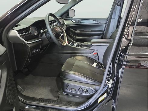 Used 2024 Jeep Grand Cherokee Altitude AWD/4WD image 7