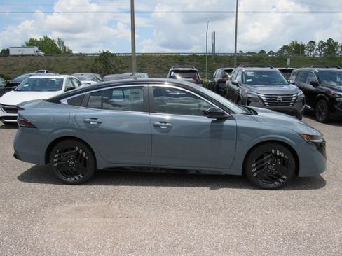 New 2026 Nissan Sentra SR w/ Floor Mat Package FWD image 2