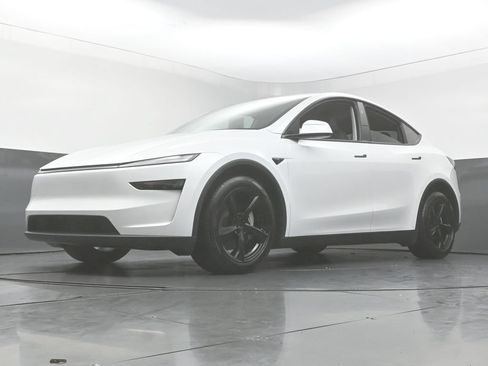 Used 2026 Tesla Model Y AWD image 48