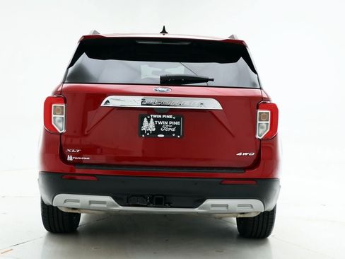 Used 2024 Ford Explorer XLT w/ Equipment Group 202A AWD/4WD image 7