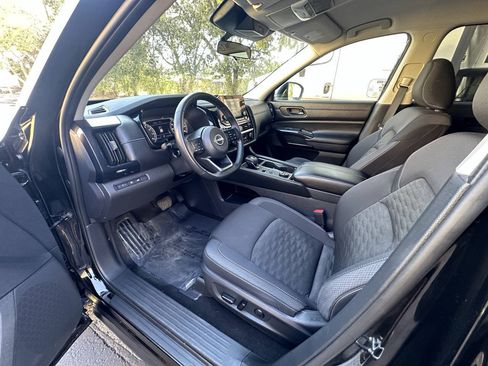 Used 2025 Nissan Pathfinder SV AWD/4WD image 10