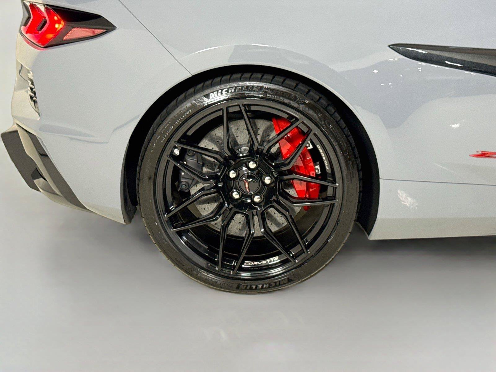 Used 2024 Chevrolet Corvette Z06 w/ Z07 Performance Package RWD image 35