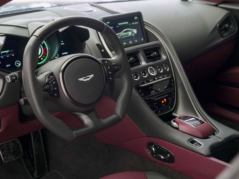 Used 2023 Aston Martin DBS Coupe image 16