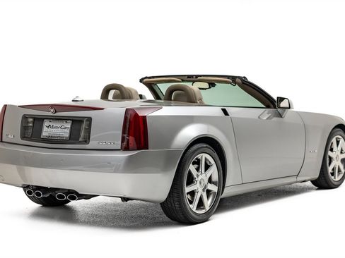 Used 2005 Cadillac XLR image 18