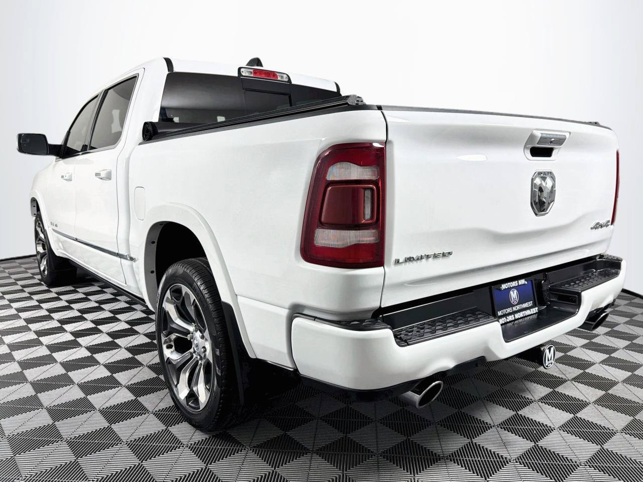 Used 2022 RAM 1500 Limited w/ Body-Colour Bumper Group AWD/4WD image 9