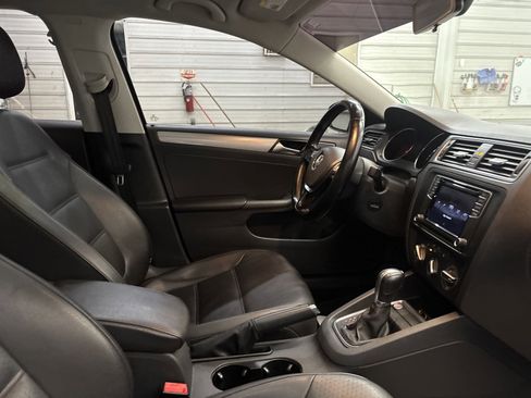 Used 2017 Volkswagen Jetta SE image 28