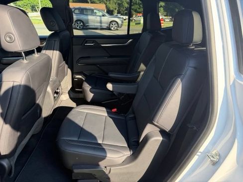 Certified 2026 GMC Acadia Elevation w/ Elevation Premium Package FWD image 12