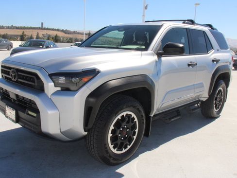 Certified 2025 Toyota 4Runner SR5 AWD/4WD image 7