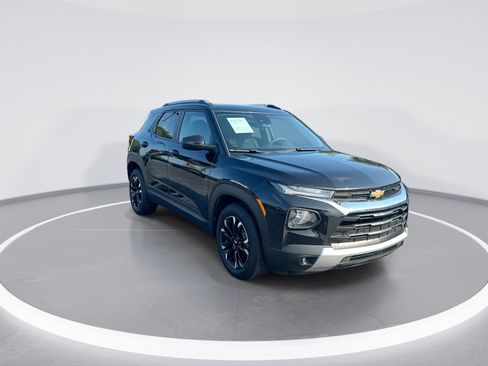 Used 2023 Chevrolet TrailBlazer LT FWD image 2