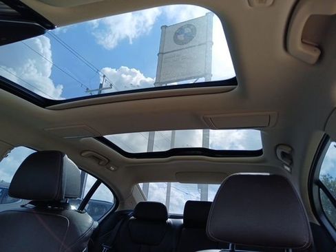 Used 2021 BMW 740i xDrive image 27