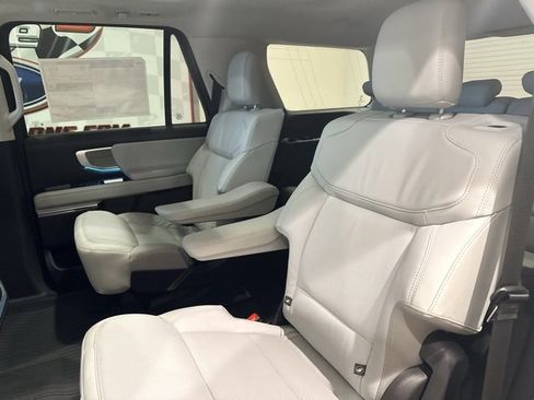 New 2026 Ford Expedition Platinum image 23