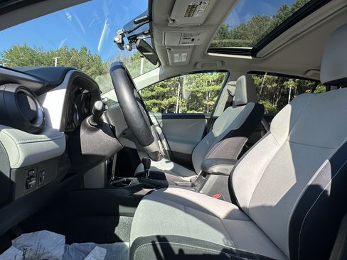 Used 2016 Toyota RAV4 XLE FWD image 7