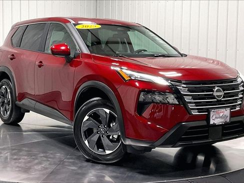 Used 2025 Nissan Rogue SV AWD/4WD image 3
