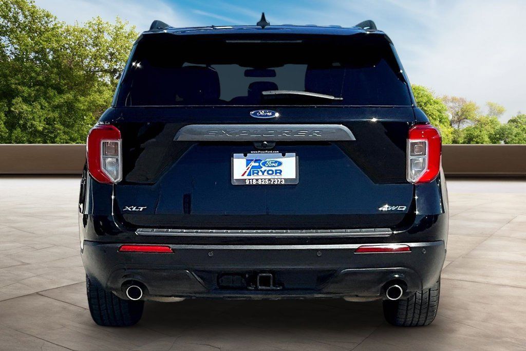 Used 2021 Ford Explorer XLT w/ Equipment Group 202A AWD/4WD image 4
