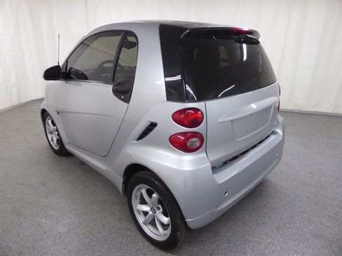 Used 2011 smart fortwo pure image 5