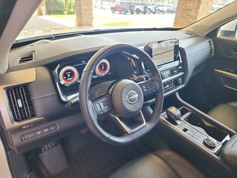 Used 2023 Nissan Pathfinder Platinum w/ Cargo Package image 10