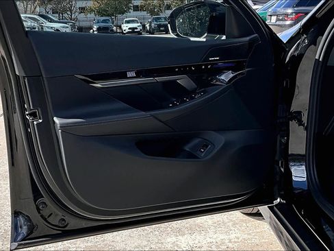 Used 2025 BMW 530i w/ Premium Package image 13