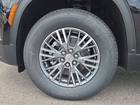 New 2026 Chevrolet Traverse LT w/ Driver Confidence Package FWD image 9