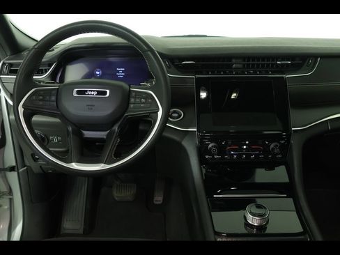 Used 2024 Jeep Grand Cherokee Altitude AWD/4WD image 16