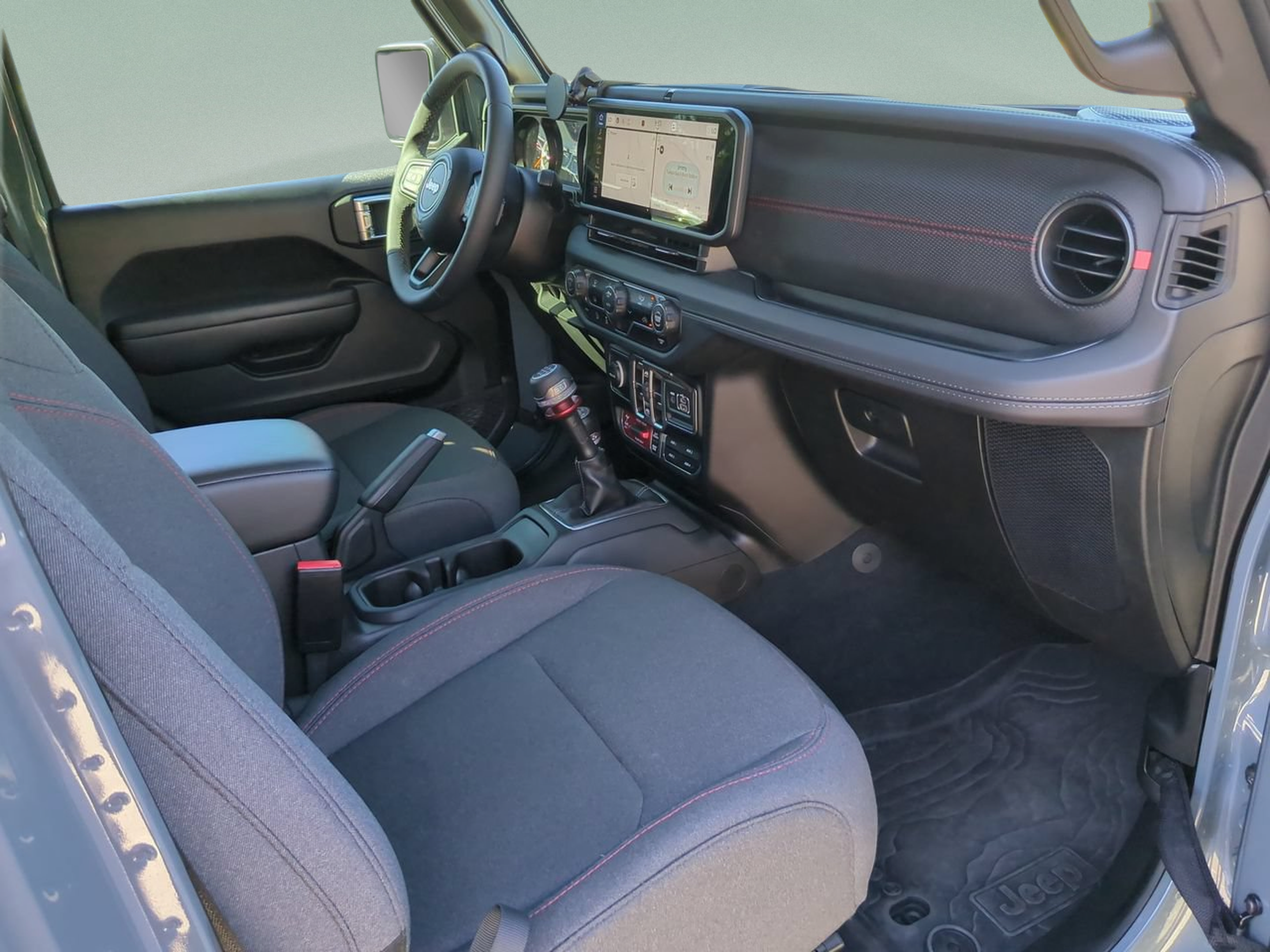 Used 2025 Jeep Wrangler Unlimited Rubicon AWD/4WD image 19
