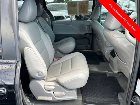 Used 2020 Toyota Sienna XLE FWD image 22
