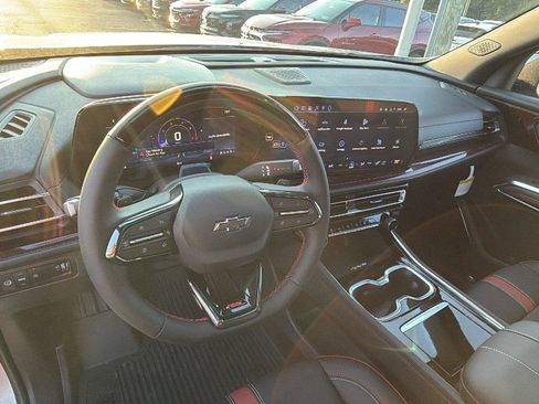 New 2027 Chevrolet Traverse RS w/ LPO, Floor Liner Package FWD image 4