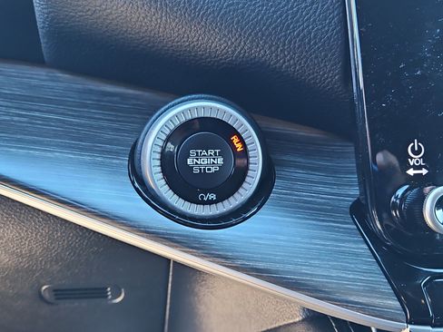 Used 2023 Jeep Wagoneer L Series III image 24