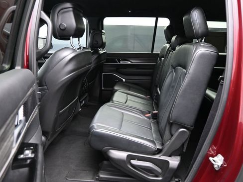 Used 2024 Jeep Wagoneer L Series II w/ Flexible Seating Group AWD/4WD image 25
