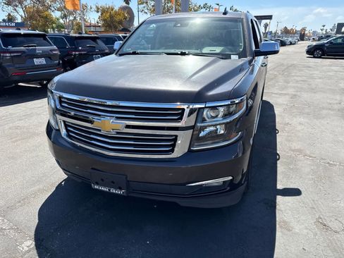 Used 2017 Chevrolet Suburban Premier RWD image 2
