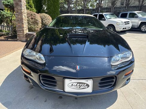 Used 2002 Chevrolet Camaro Z28 w/ SS Performance/Appearance Pkg RWD image 10