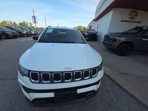 Used 2024 Jeep Compass Latitude AWD/4WD image 12