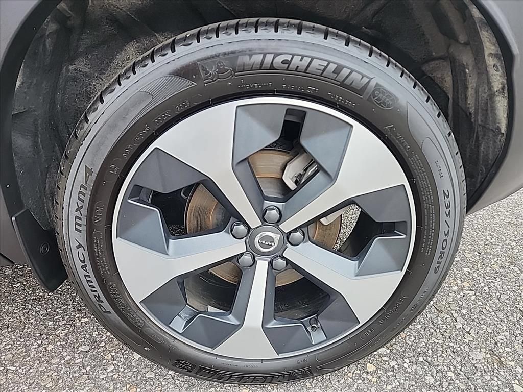 Certified 2026 Volvo XC40 B5 Plus AWD/4WD image 10