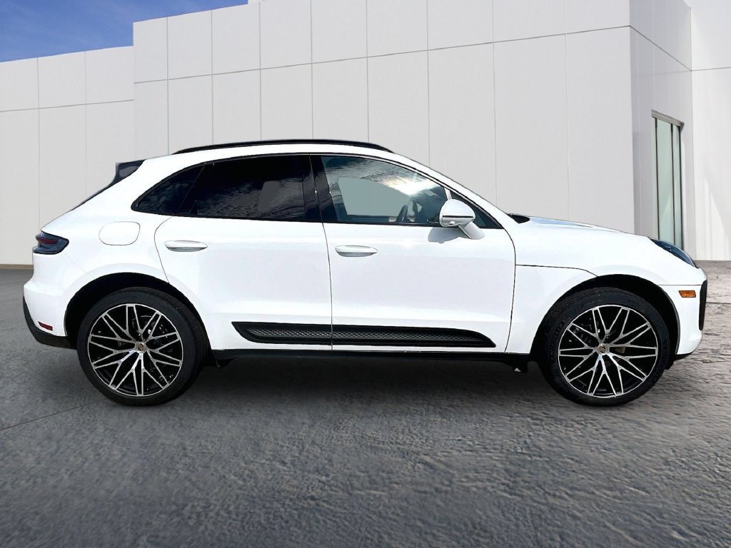 Certified 2026 Porsche Macan AWD/4WD image 8