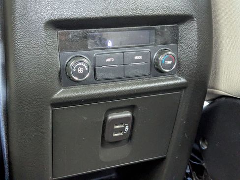 Used 2023 Chevrolet Traverse LT image 16