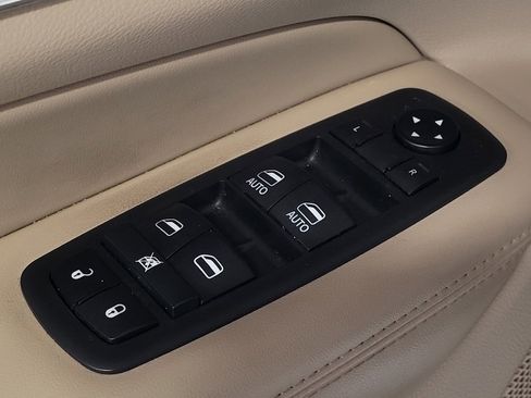 Used 2019 Jeep Grand Cherokee Limited w/ Luxury Group II image 27