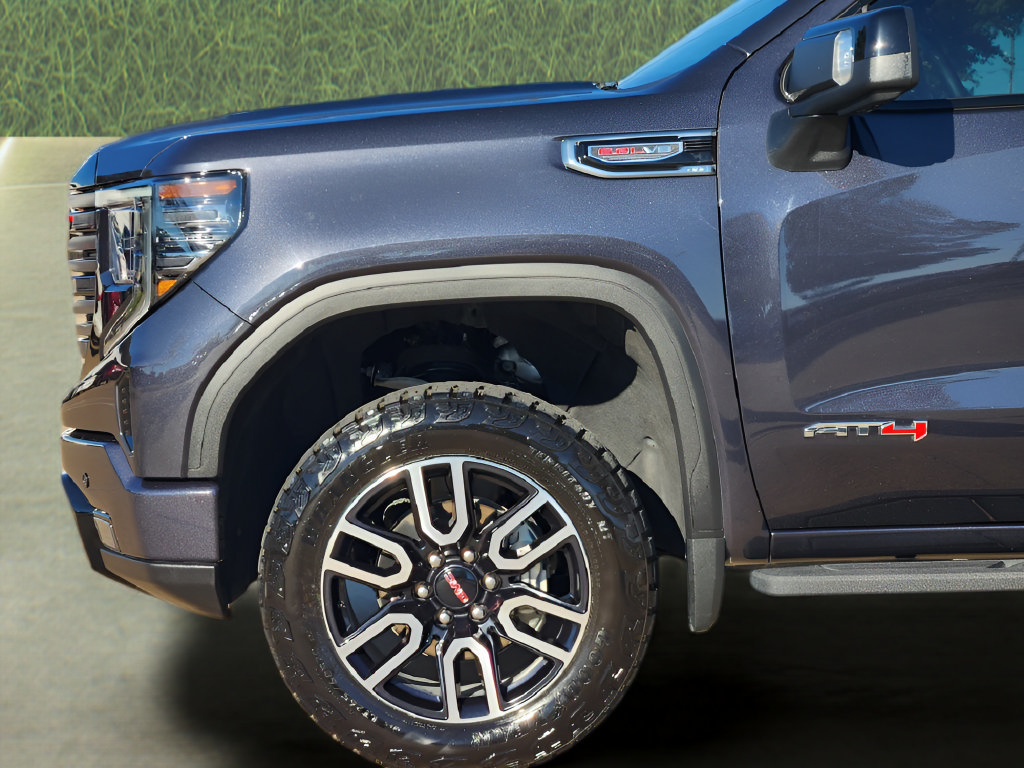 Used 2025 GMC Sierra 1500 AT4 w/ Technology Package AWD/4WD image 9