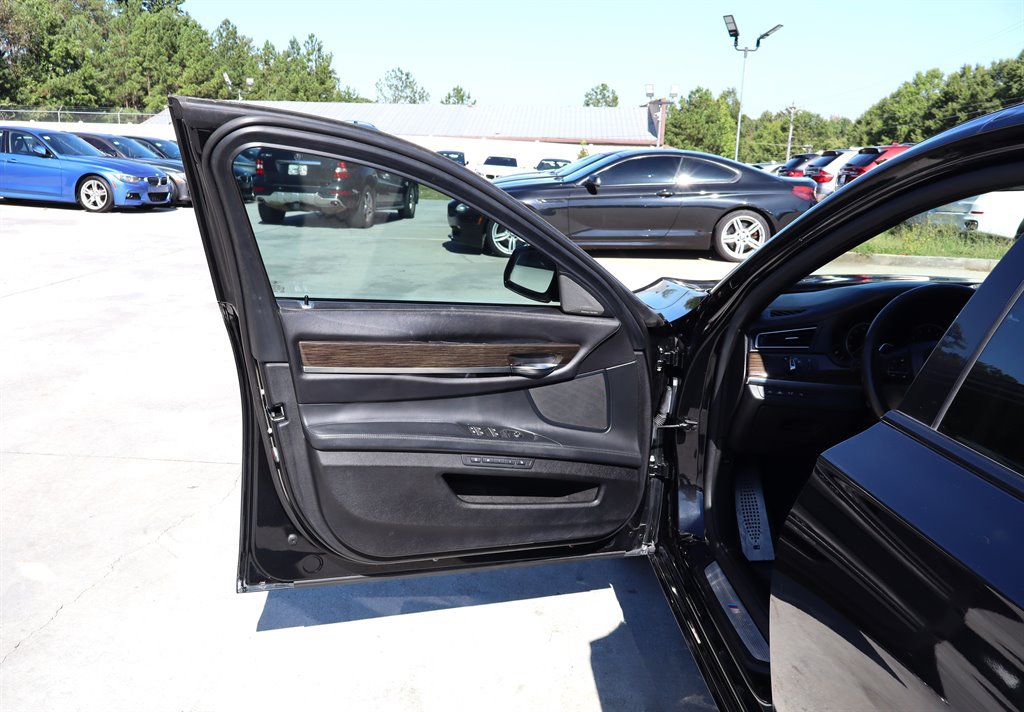 Used 2015 BMW 750Li RWD image 41