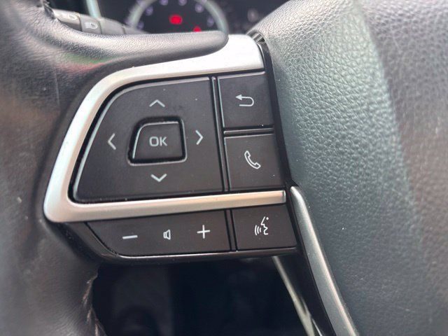 Used 2023 Toyota Highlander XSE FWD image 16